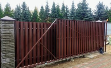 Откатные ворота из евроштакетника